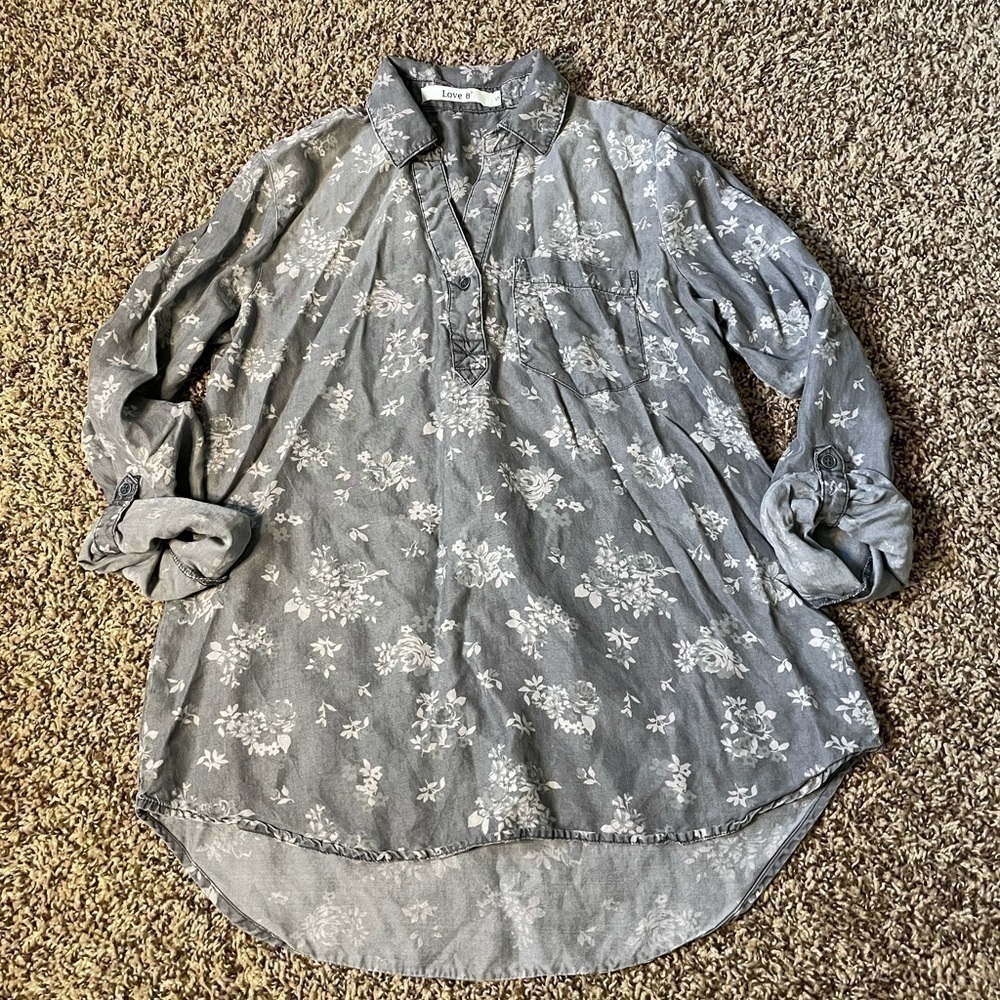 Love 8 small gray floral shirt